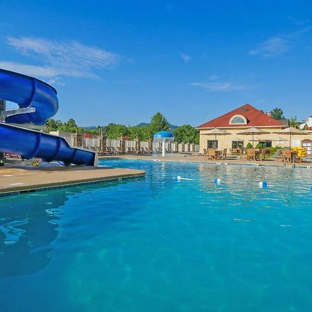 Music Road Resort Inn Пиджен-Фордж Экстерьер фото